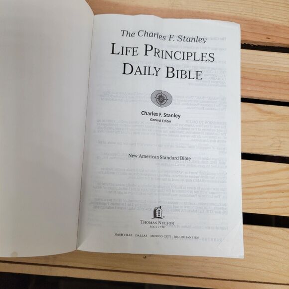 BOOK The Charles F. Stanley Life Principles Daily Bible - Picture 4 of 4